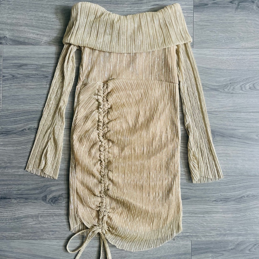 PrettyLittleThing Off the shoulder Gold dress size 8